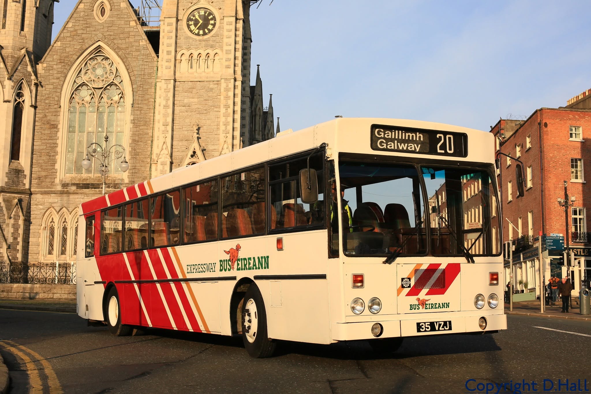 KE35 Bus Eireann Expressway